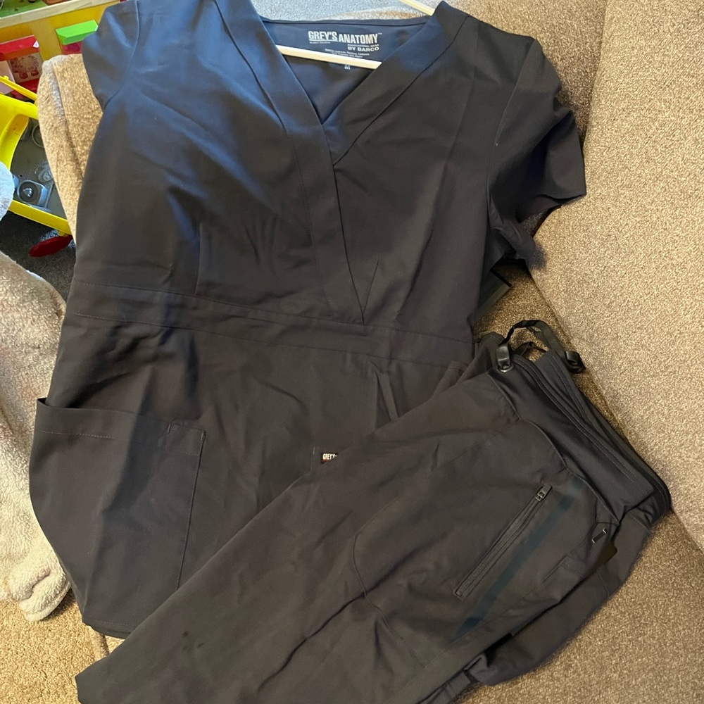 Greys anatomy barco m scrub set. NWT